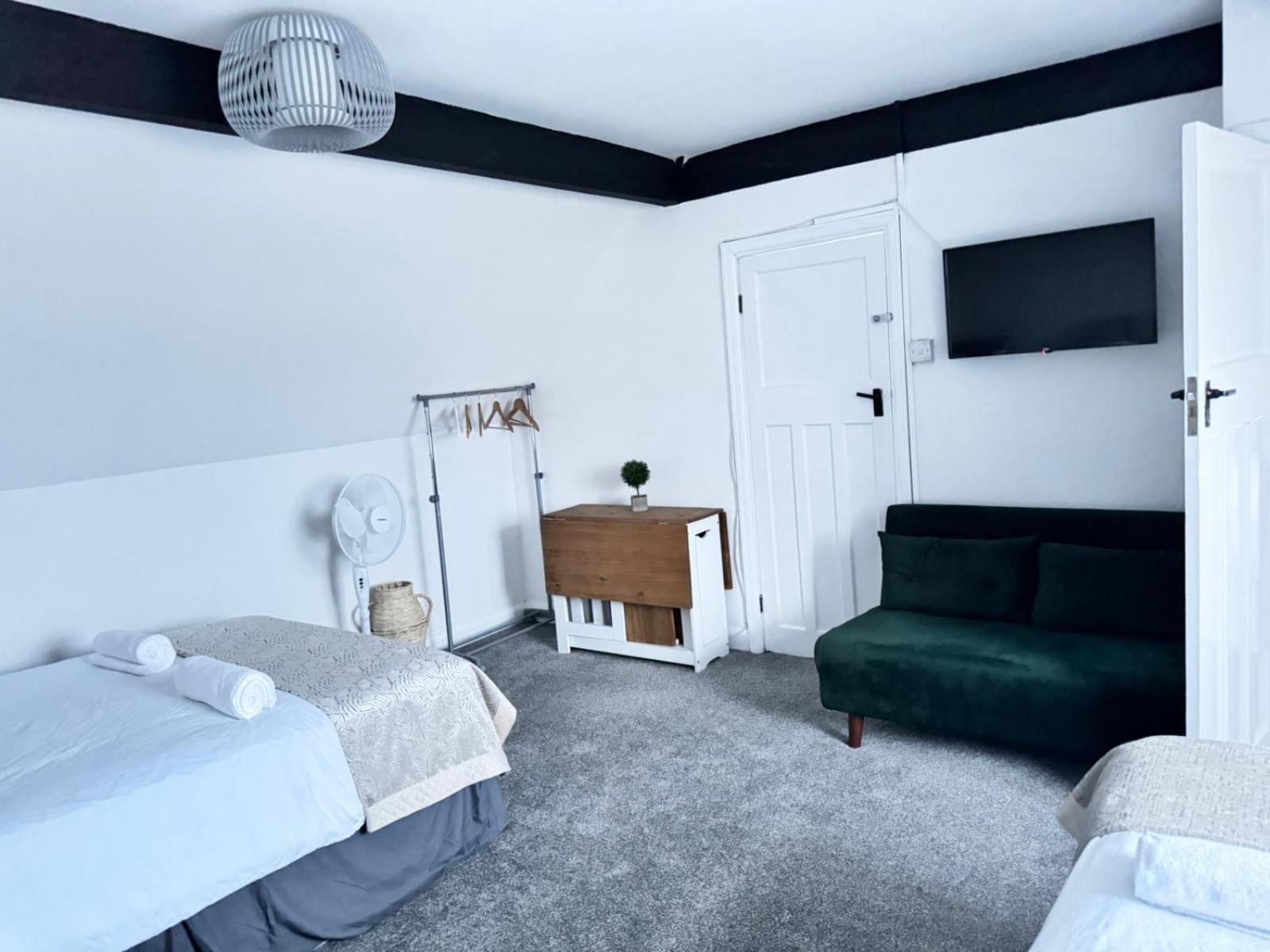 Shm Stays Solihull Hs2 Nec Airport Nr M6 M40 M42 Great For Long & Short Stays 15 Min Walk To Train Station 5 Min Drive To Town Centre Outside Bus Stops & Supermarket Free Parking Exteriör bild