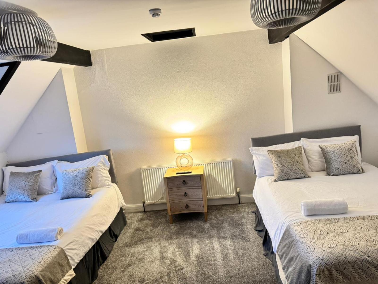 Shm Stays Solihull Hs2 Nec Airport Nr M6 M40 M42 Great For Long & Short Stays 15 Min Walk To Train Station 5 Min Drive To Town Centre Outside Bus Stops & Supermarket Free Parking Exteriör bild